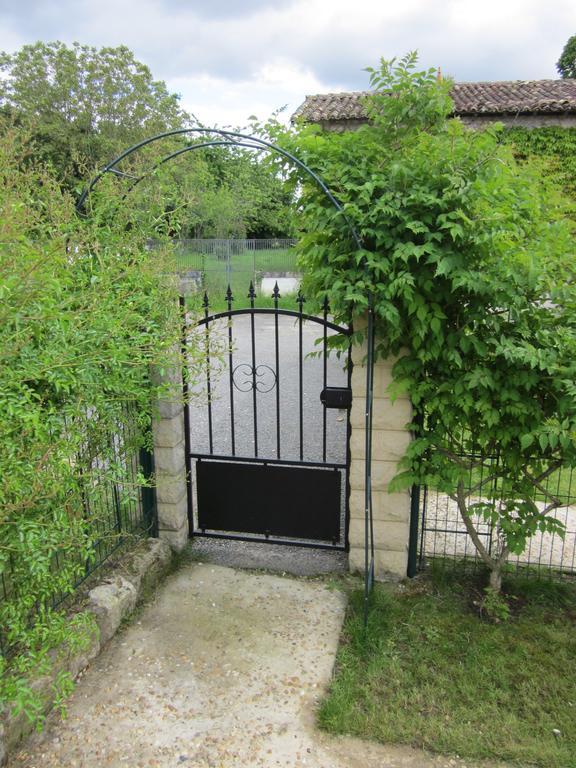 Les Gites Du Veau D'Or Ozillac Exterior foto