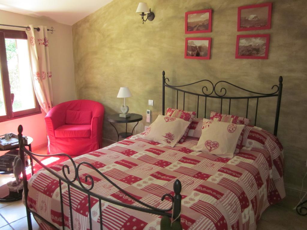 Les Gites Du Veau D'Or Ozillac Exterior foto